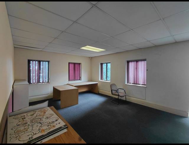 101M² OFFICE TO LET IN OLIVEDALE